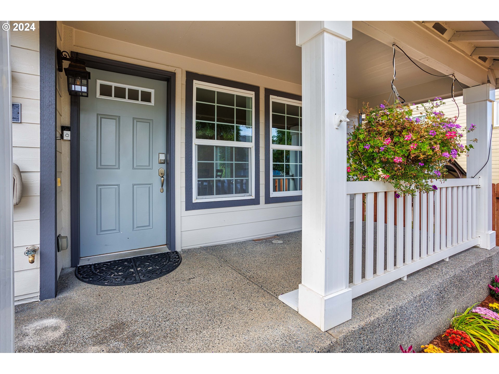 633 North 18th Place Ridgefield, WA 98642 - Photo 5 of 31 a view of a house with a porch