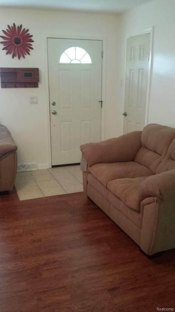 5369 Ridgemont Street Howell, MI 48843 - Photo 9 of 25 Entry