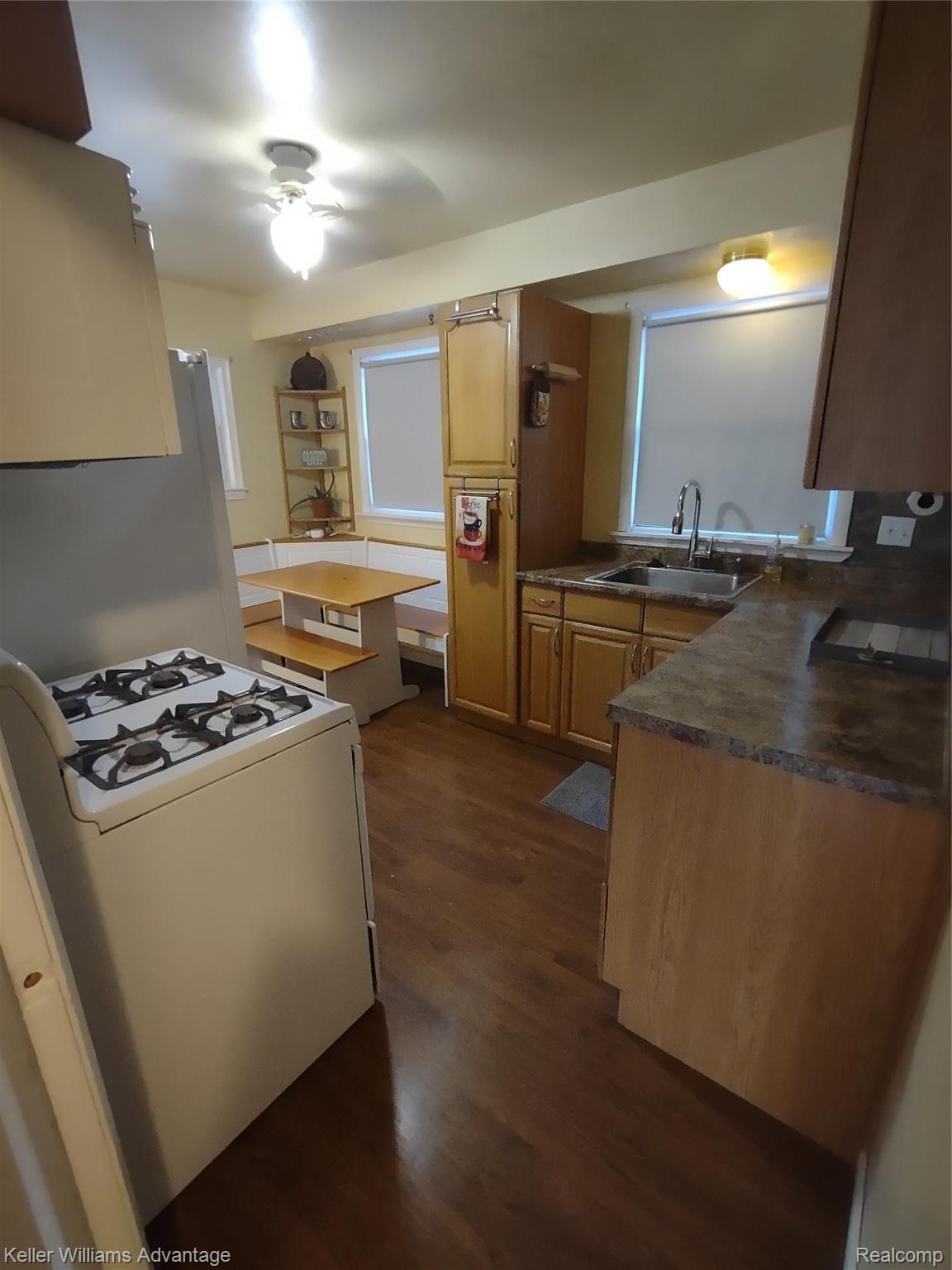346 Sherbourne Street Inkster, MI 48141 - Photo 9 of 17 Kitchen.jpg