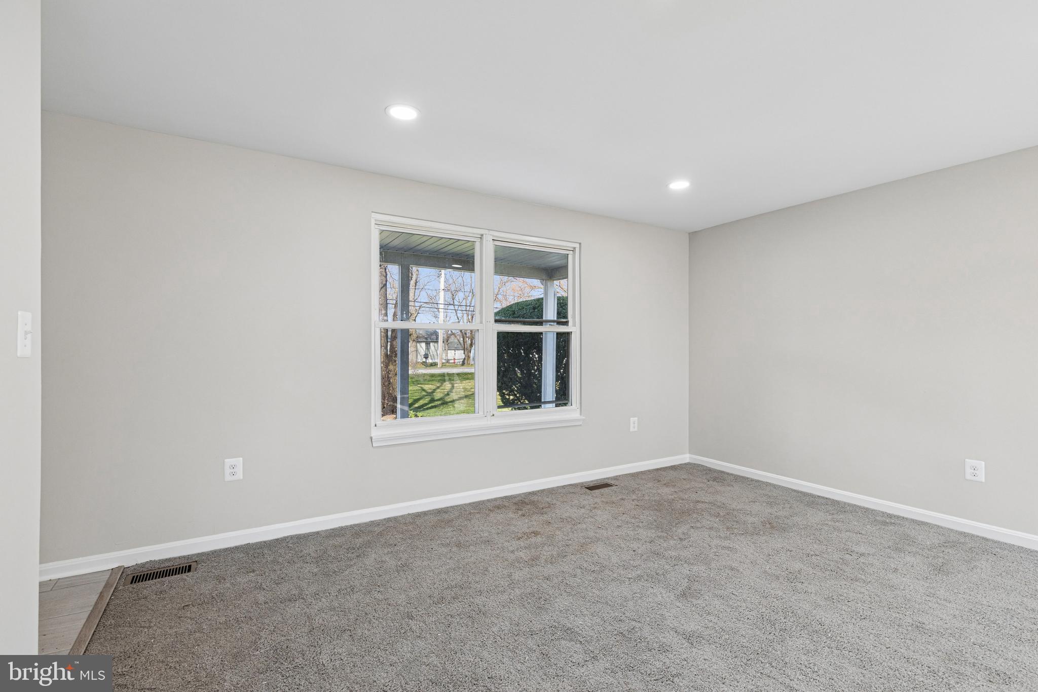 7451 Oakland Mills Road Columbia, MD 21046 - Photo 20 of 83 an empty room with windows