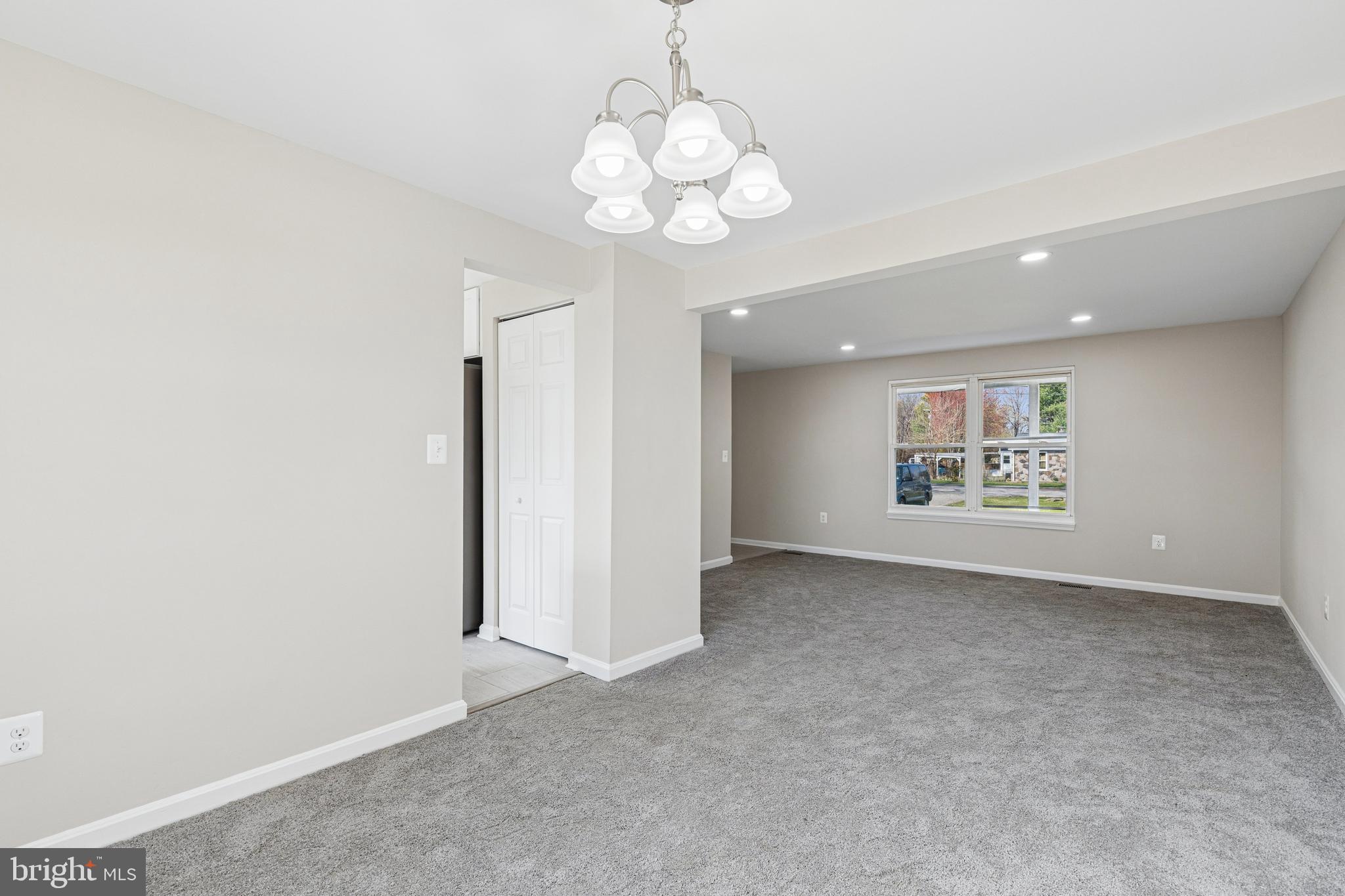 7451 Oakland Mills Road Columbia, MD 21046 - Photo 25 of 83 an empty room with a large mirror and a ceiling fan