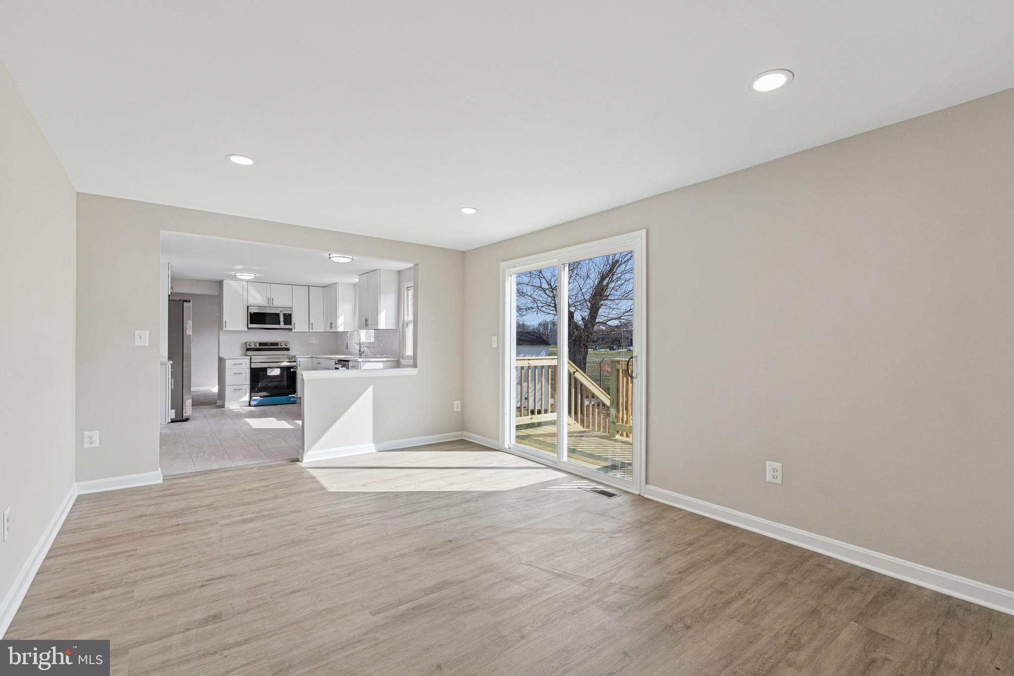 7451 Oakland Mills Road Columbia, MD 21046 - Photo 37 of 83 a view of a kitchen with wooden floor and a kitchen
