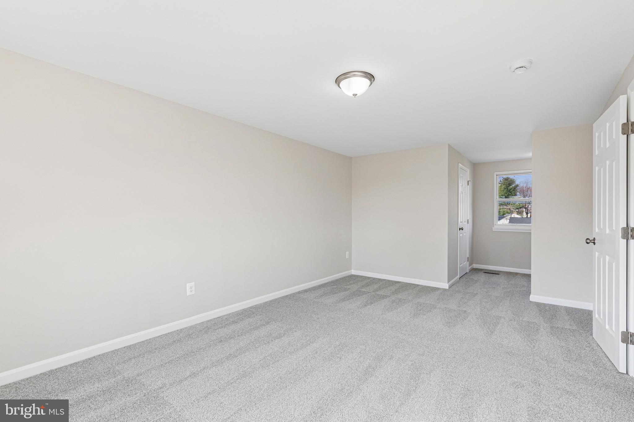 7451 Oakland Mills Road Columbia, MD 21046 - Photo 55 of 83 an empty room with a bathroom