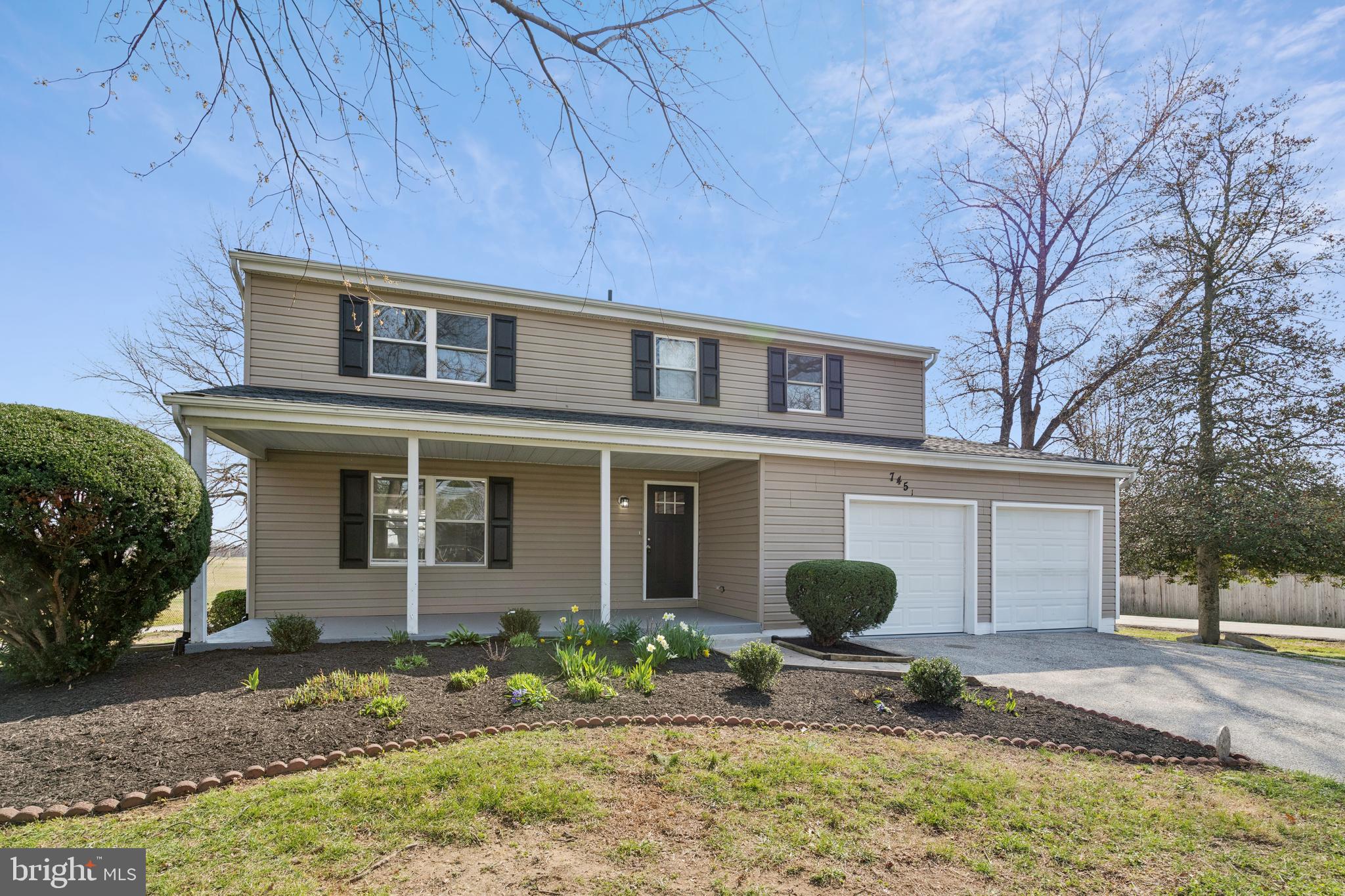7451 Oakland Mills Road Columbia, MD 21046 - Photo 8 of 83 a front view of a house with garden