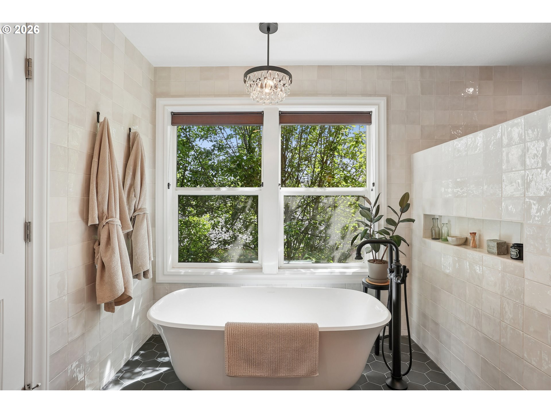 1407 Northwest Mayfield Road Portland, OR 97229 - Photo 24 of 47 Owner's Suite Bathroom