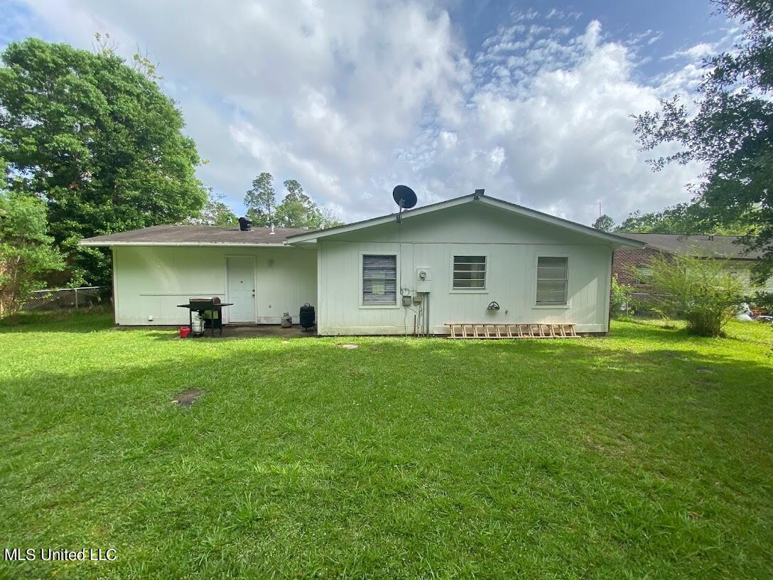 1700 Timber Lane Road Gautier, MS 39553 - Photo 2 of 18 IMG_9136