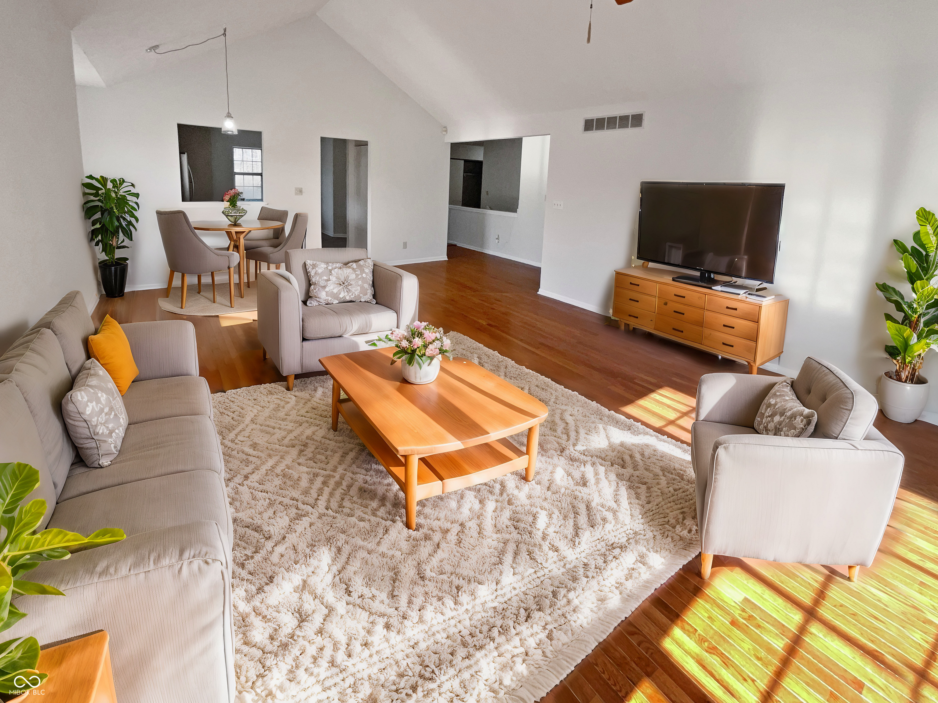 6232 Behner Crossing Indianapolis, IN 46250 - Photo 2 of 20