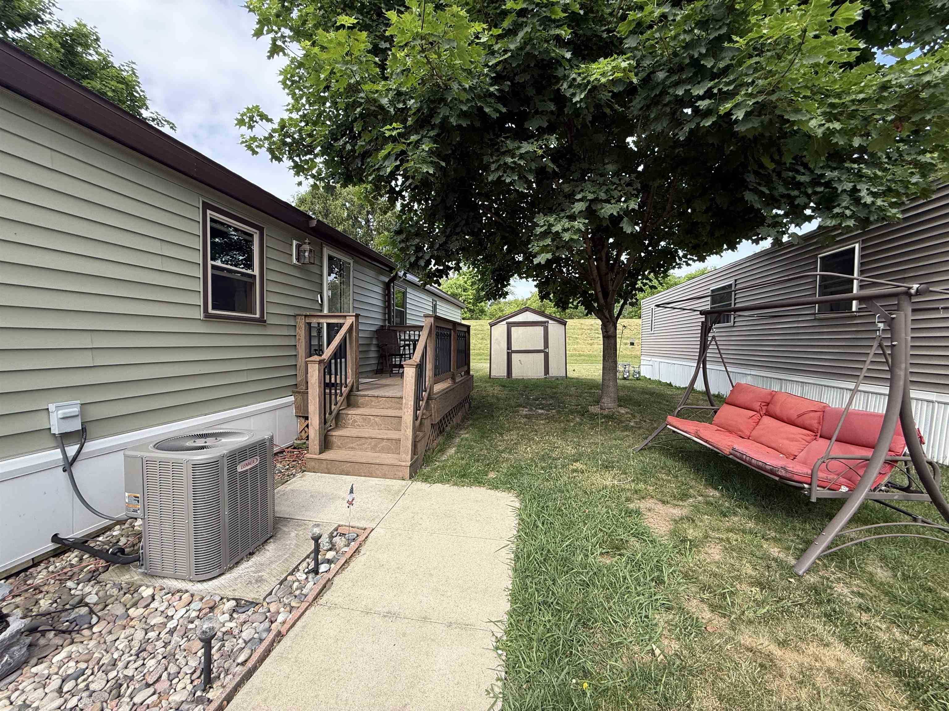 31 Maple Grove Avenue Jefferson, WI 53549 - Photo 3 of 31
