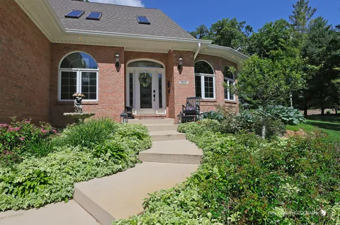 $800,000 | 7217 Viscaya Drive, Spring Grove, IL 60081