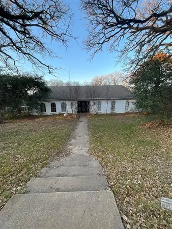 $450,000 | 4106 Hollow Oak Drive, Euless, TX 76040