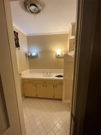 $450,000 | 4106 Hollow Oak Drive, Euless, TX 76040