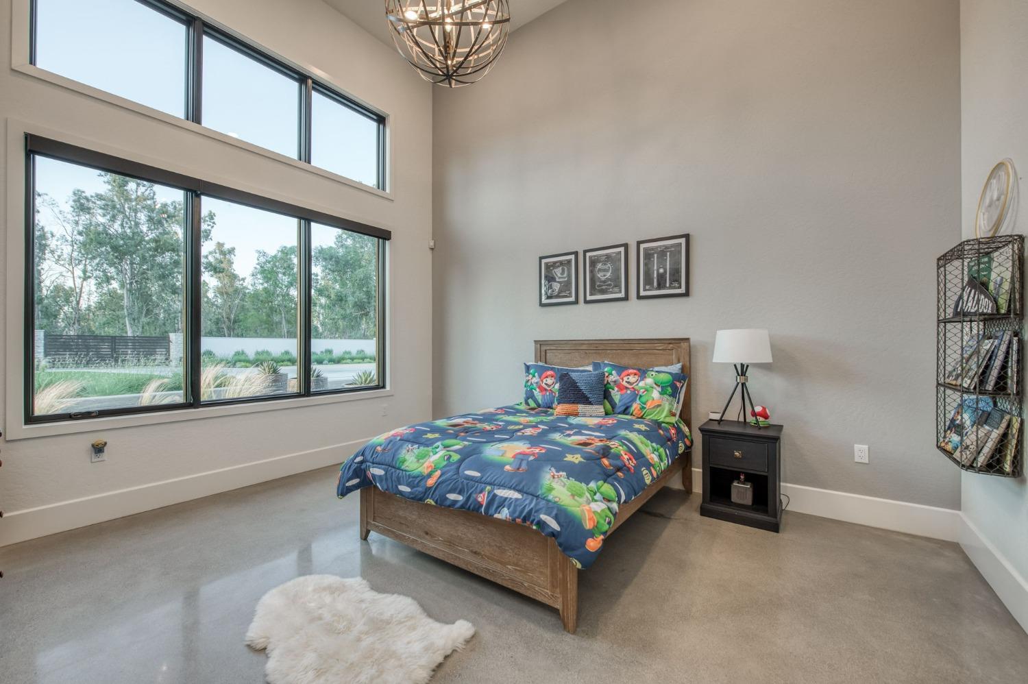 3895 East Reno Avenue Clovis, CA 93619 - Photo 29 of 67 a bedroom with a bed and a large window