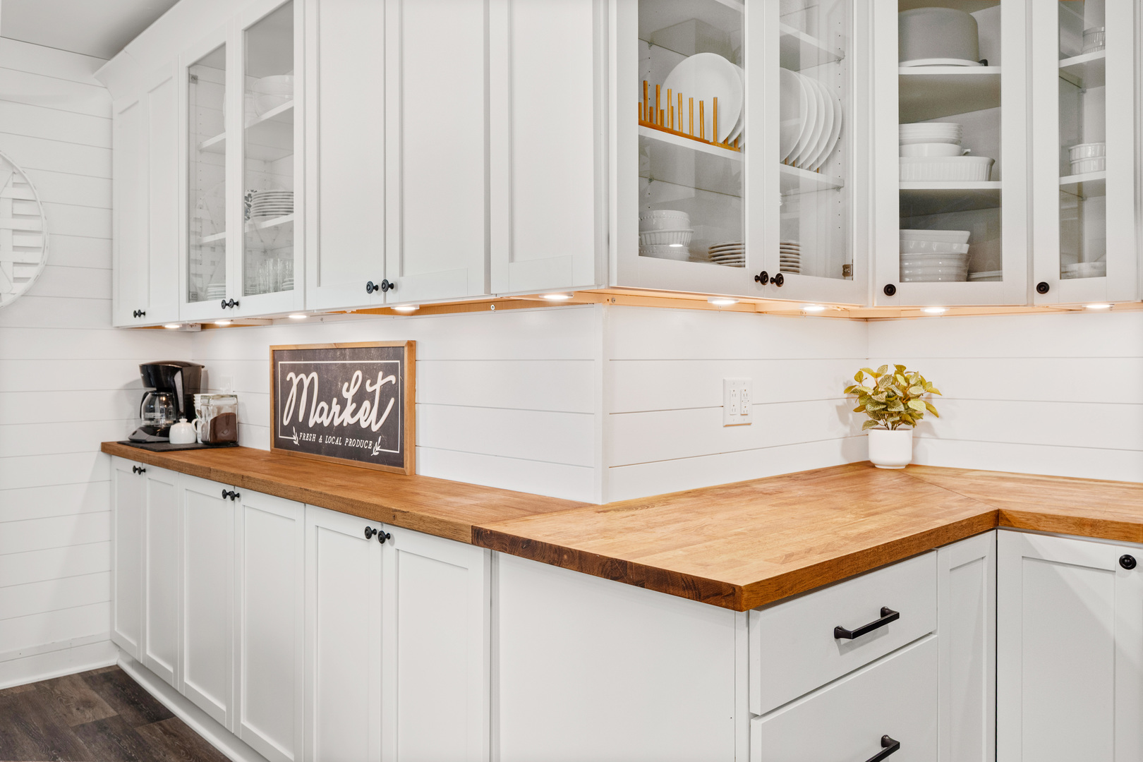 40w897 Brown Road St. Charles, IL 60175 - Photo 9 of 35 a kitchen with a sink and cabinets