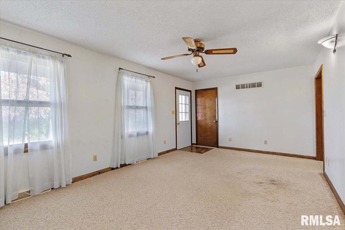 3898 Radford Road Springfield, IL 62707 - Photo 4 of 53