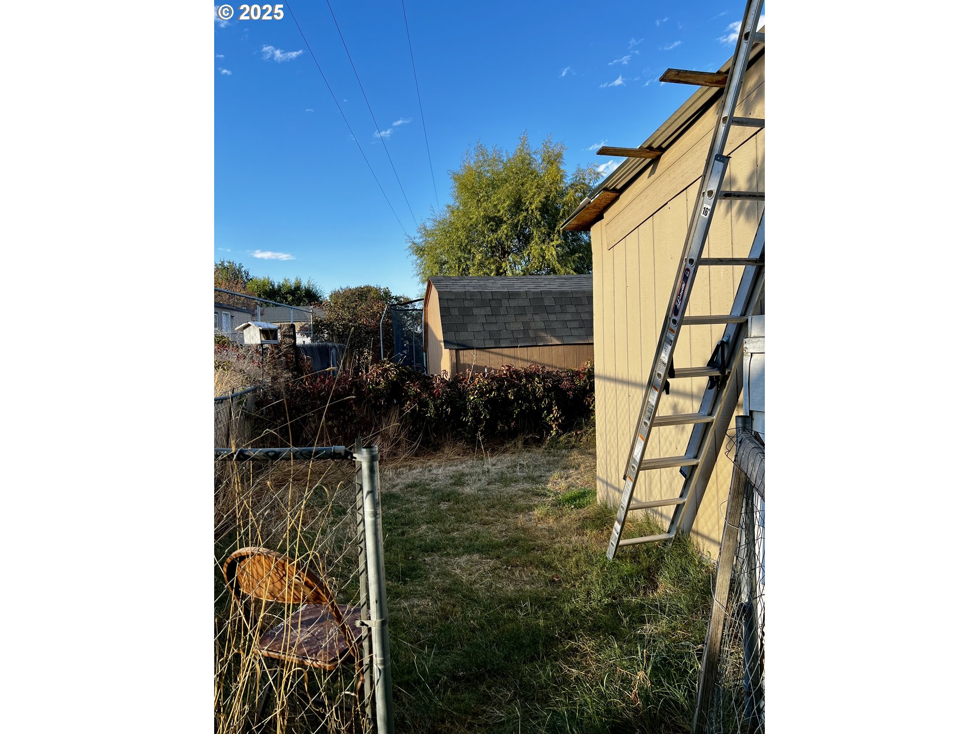 1030 Southwest 11th Street, Unit 33 Hermiston, OR 97838 - Photo 12 of 12 a backyard of a house