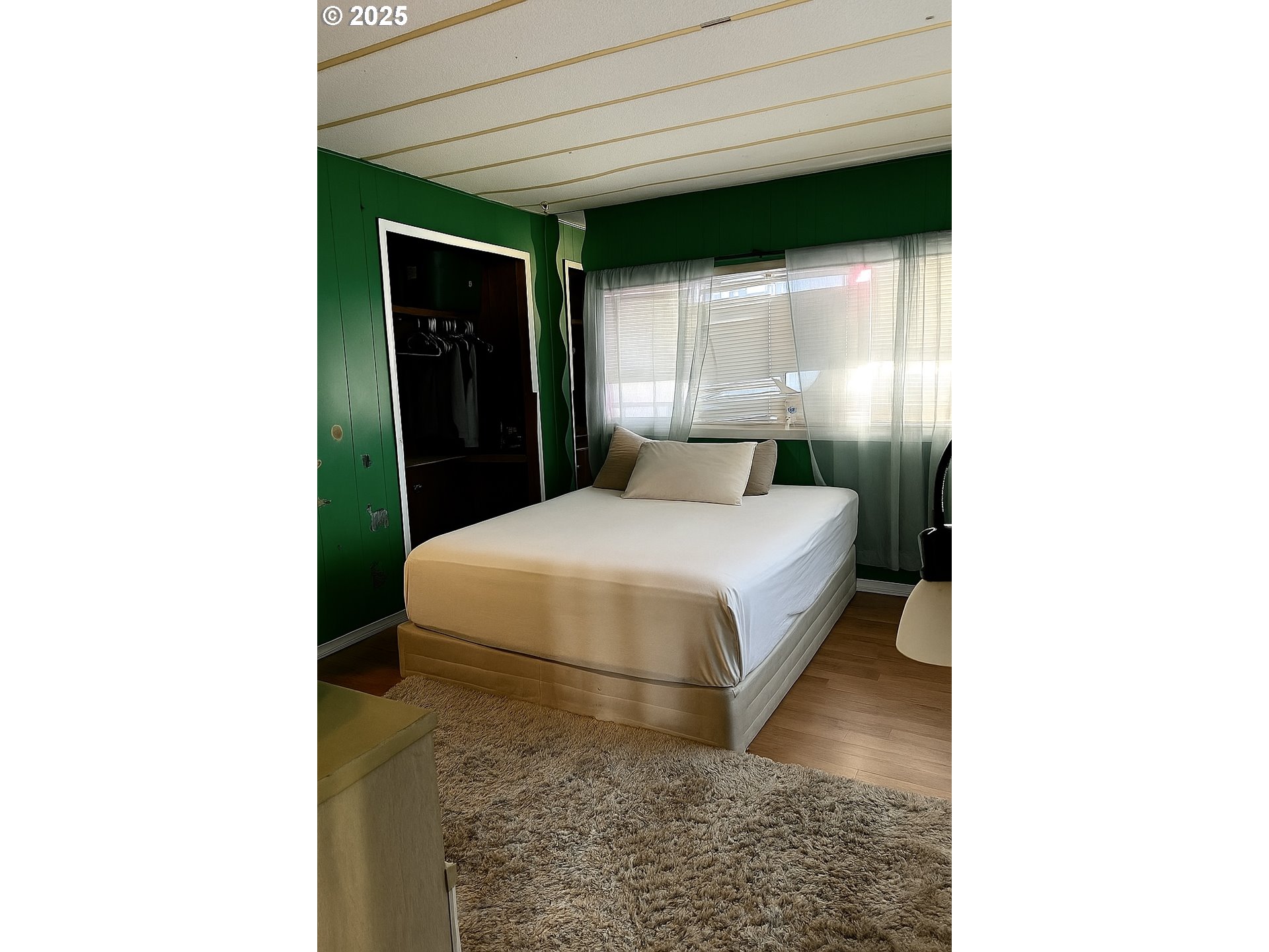 1030 Southwest 11th Street, Unit 33 Hermiston, OR 97838 - Photo 5 of 12 a en suite bathroom with a sink and a large mirror