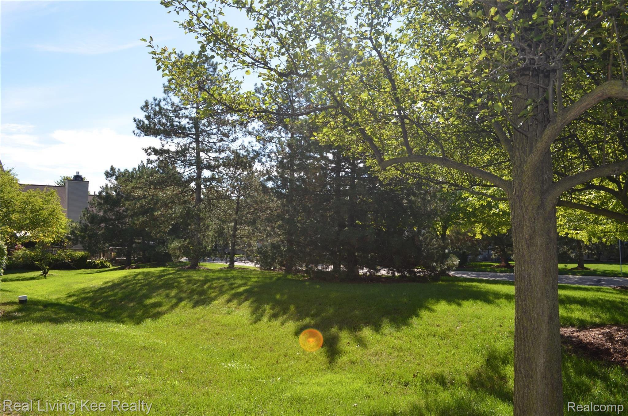 688 Charing Court Rochester, MI 48307 - Photo 5 of 20 DSC_0551.JPG