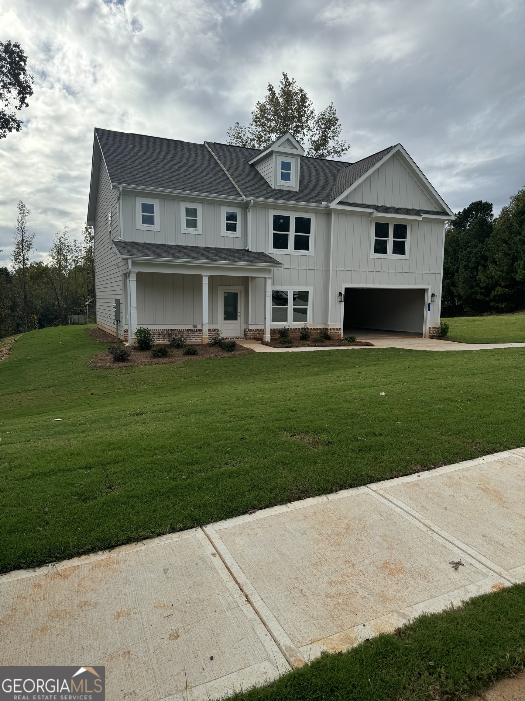 162 Delightful Way, Unit 28 Winder, GA 30680 - Photo 1 of 11 a front view of a house with a garden