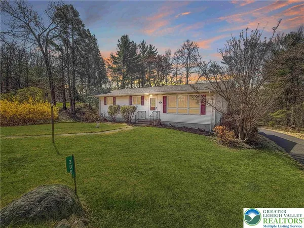 $2,750 | 308 Hemlock Lane, Stroudsburg, PA 18360
