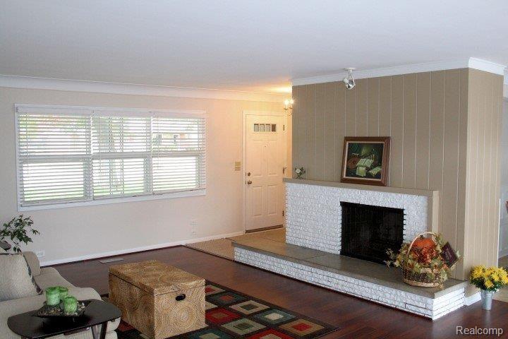 36590 Briarcliff Road Sterling Heights, MI 48312 - Photo 9 of 34 Great Room w Fireplace