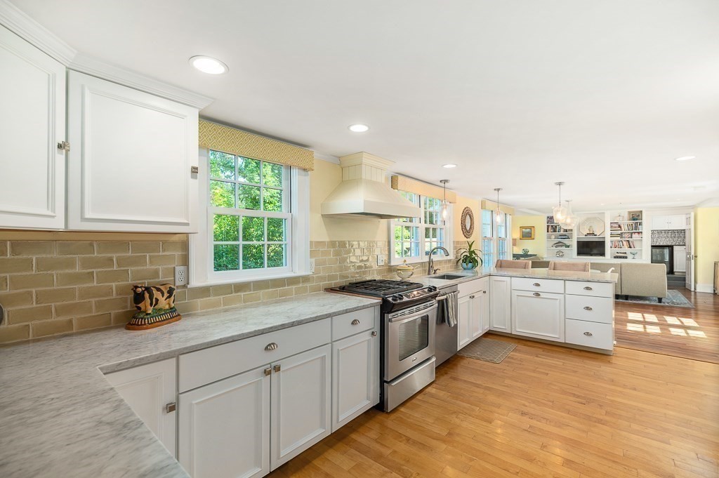 18 Union Street Manchester, MA 01944 - Photo 7 of 38