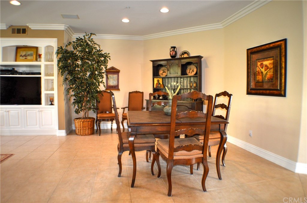 2 Calle Regio San Clemente, CA 92673 - Photo 3 of 32