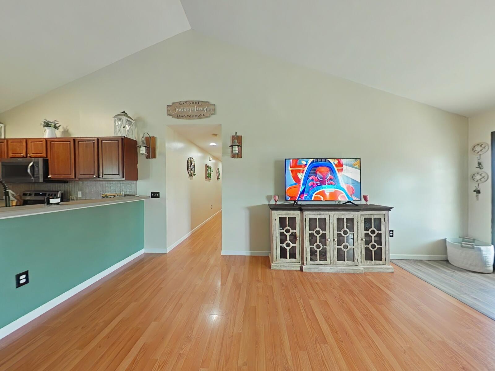 1040 Acorn Gap Road Madisonville, TN 37354 - Photo 17 of 36 Living Room-2
