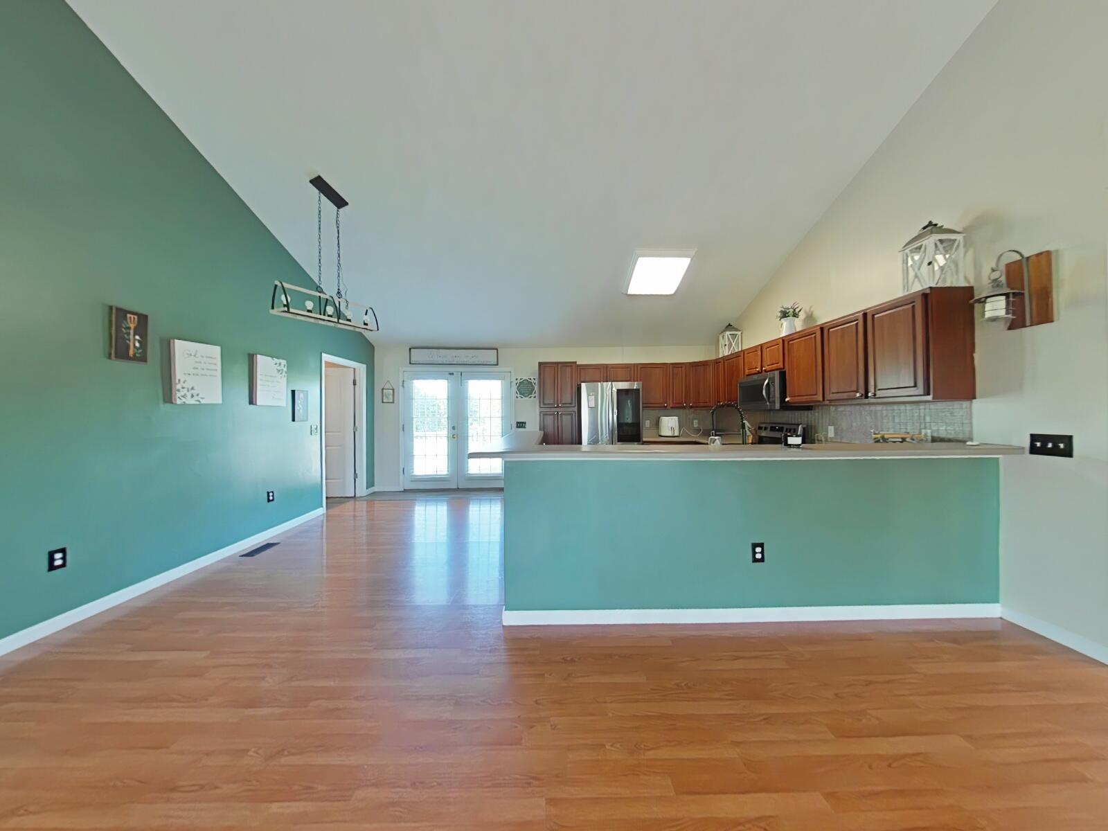 1040 Acorn Gap Road Madisonville, TN 37354 - Photo 18 of 36 Living Room