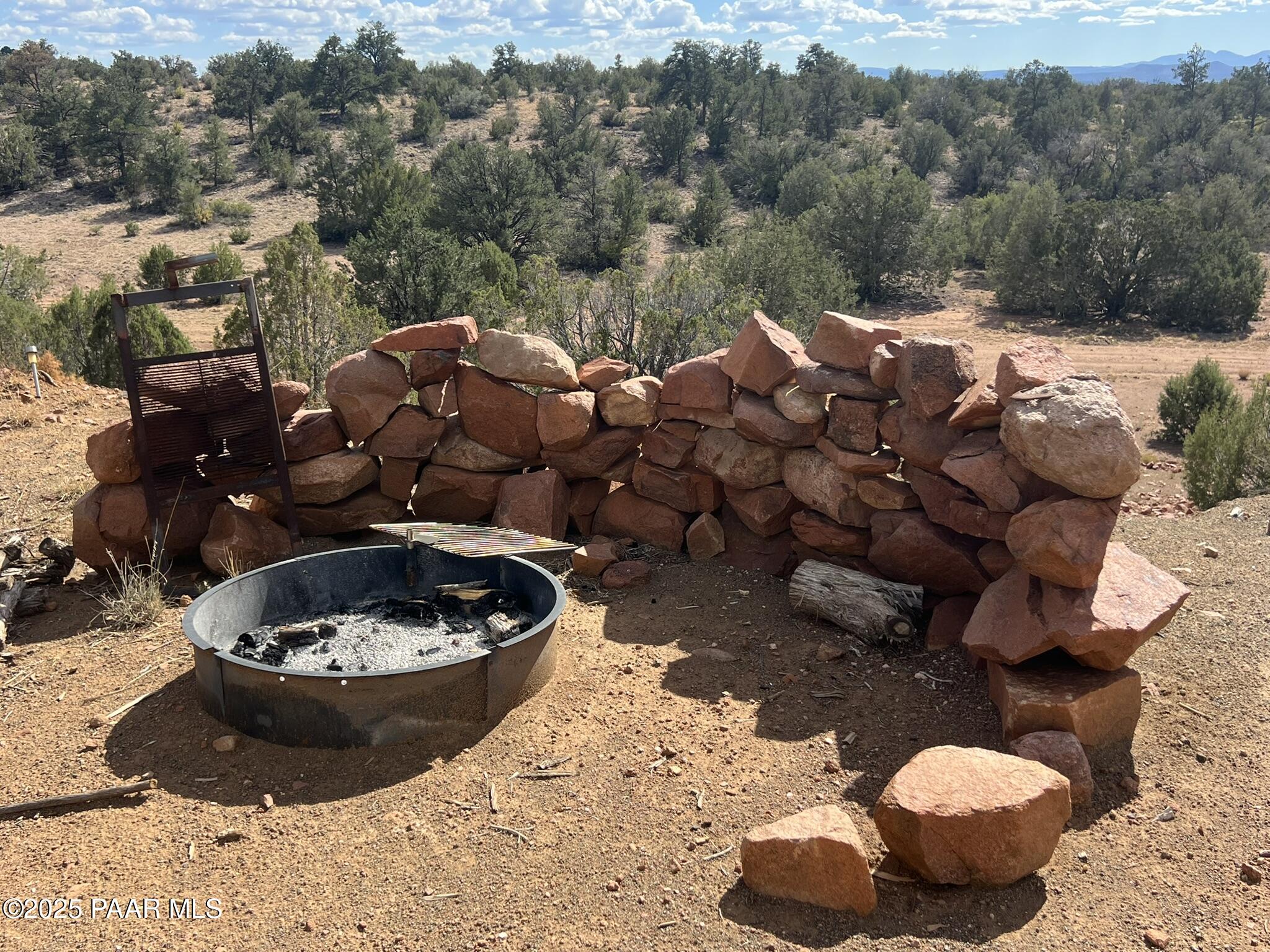 296 Quartz Hill Road Ash Fork, AZ 86320 - Photo 4 of 13 a view of a backyard of the house
