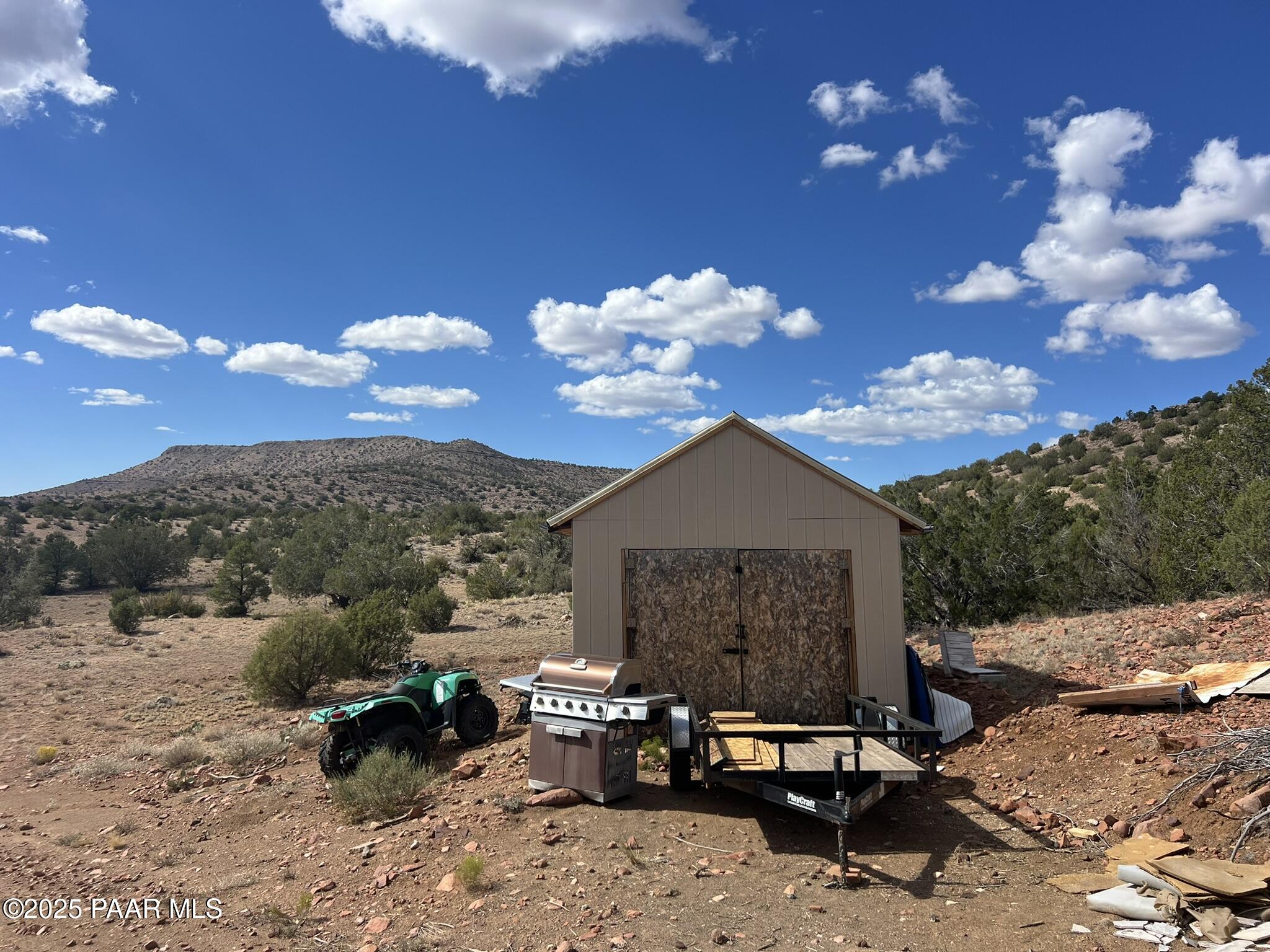 296 Quartz Hill Road Ash Fork, AZ 86320 - Photo 6 of 13 a view of a terrace with sitting area
