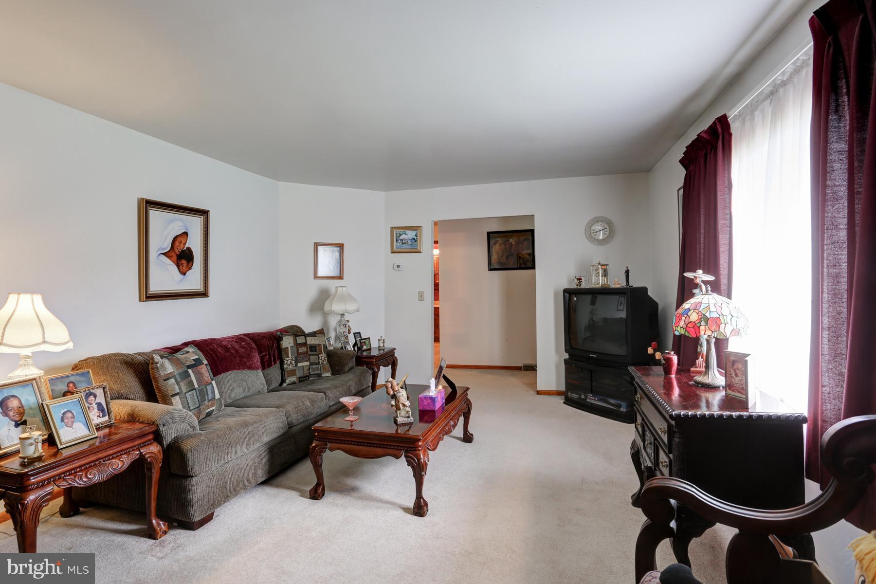 1104 Edgemont Road Harrisburg, PA 17109 - Photo 4 of 23 Gallery Image 4