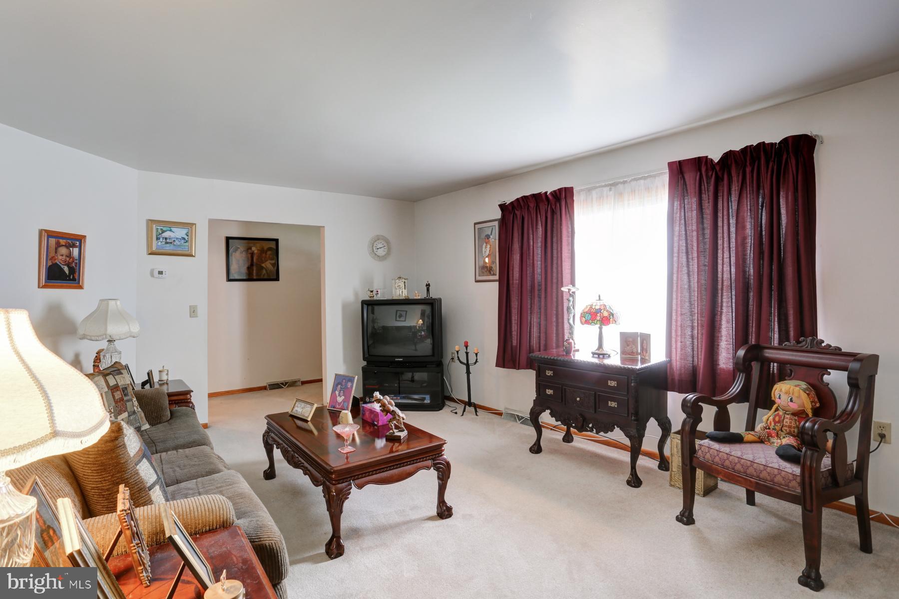 1104 Edgemont Road Harrisburg, PA 17109 - Photo 5 of 23 Gallery Image 5