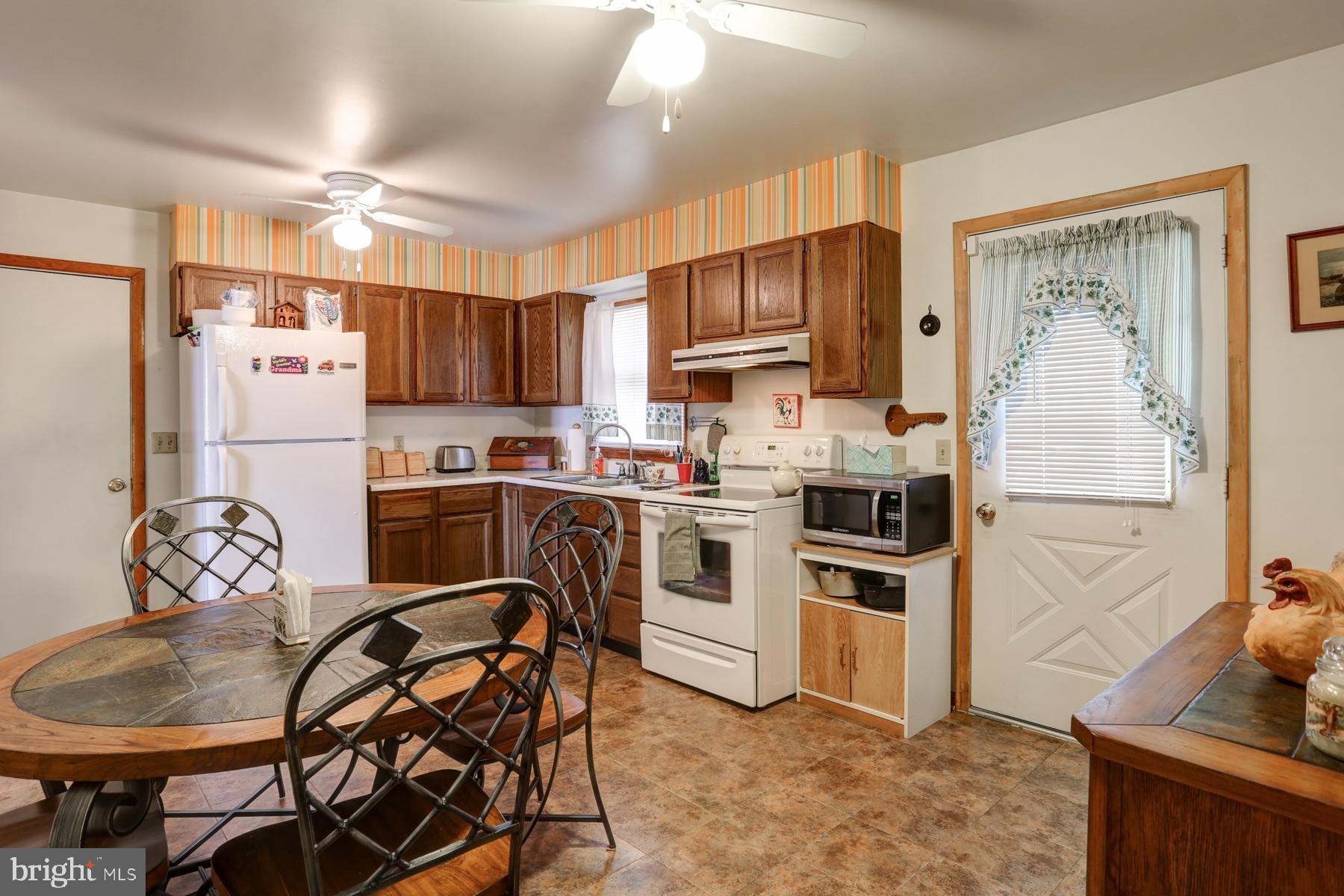 1104 Edgemont Road Harrisburg, PA 17109 - Photo 6 of 23 Gallery Image 6