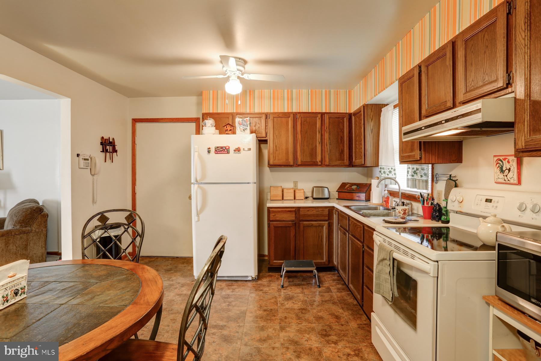 1104 Edgemont Road Harrisburg, PA 17109 - Photo 7 of 23 Gallery Image 7