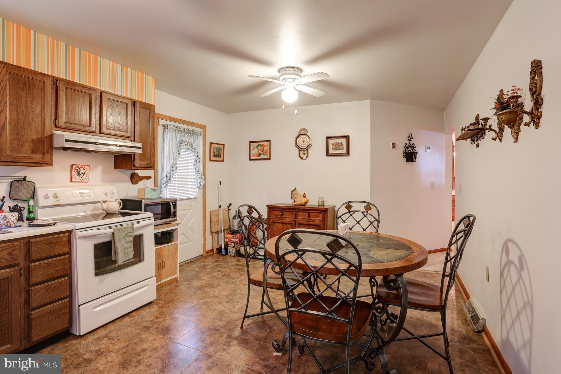1104 Edgemont Road Harrisburg, PA 17109 - Photo 9 of 23 Gallery Image 9