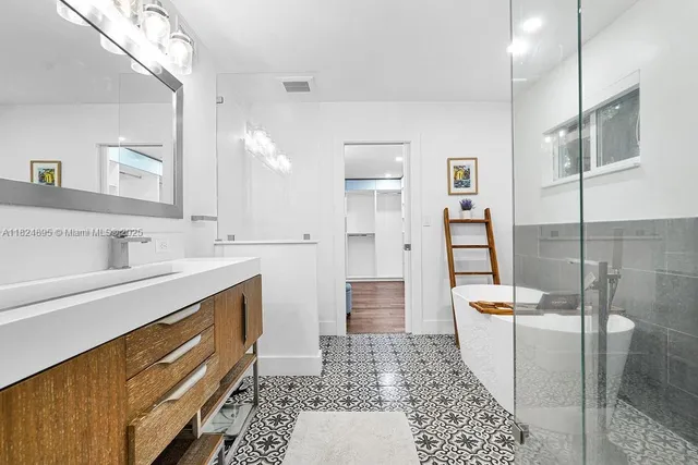 $10,885 | 150 Northeast 50th Street, Unit A, Miami, FL 33137