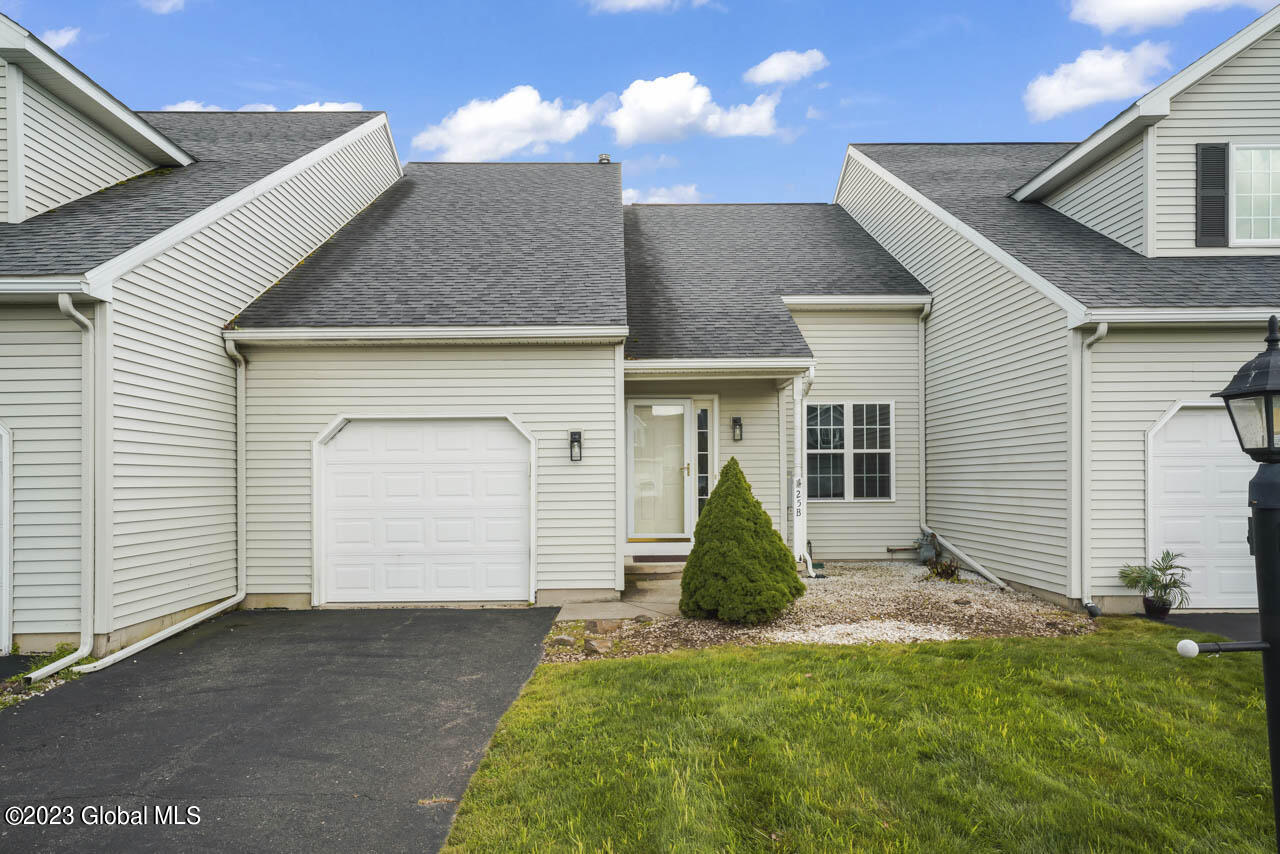 25 B Pointe W Drive, Halfmoon, NY 12065 Compass