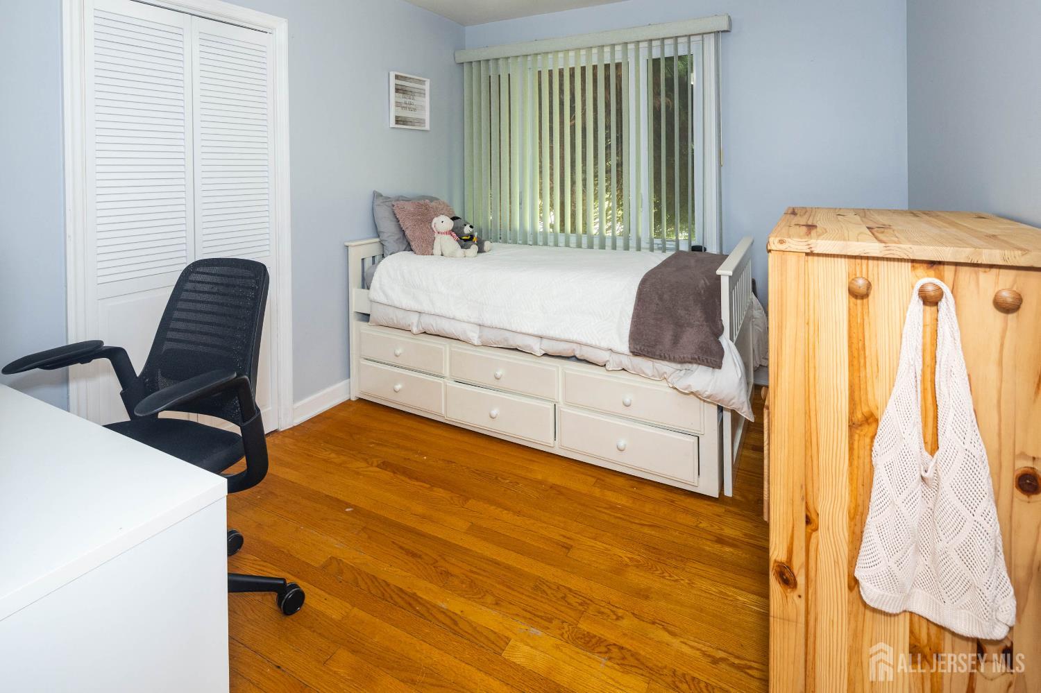 294 Fresh Ponds Road North Brunswick, NJ 08902 - Photo 22 of 53 a bedroom with a bed and a window