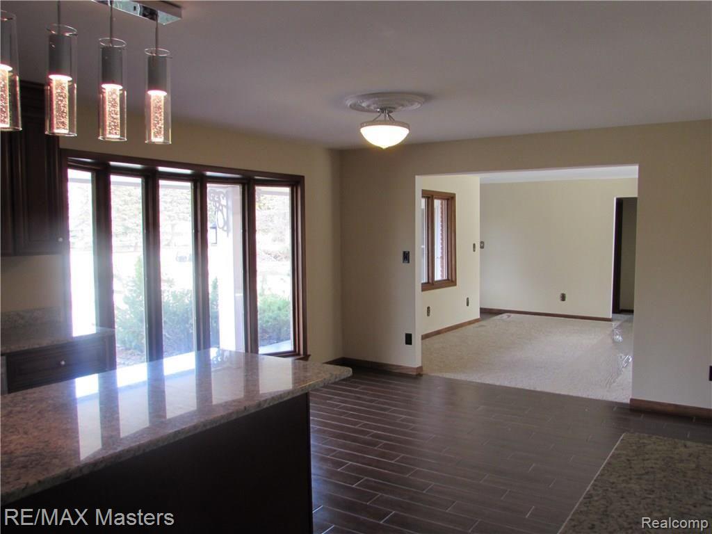 22005 King Road Trenton, MI 48183 - Photo 3 of 28 Room for eat in kitchen!