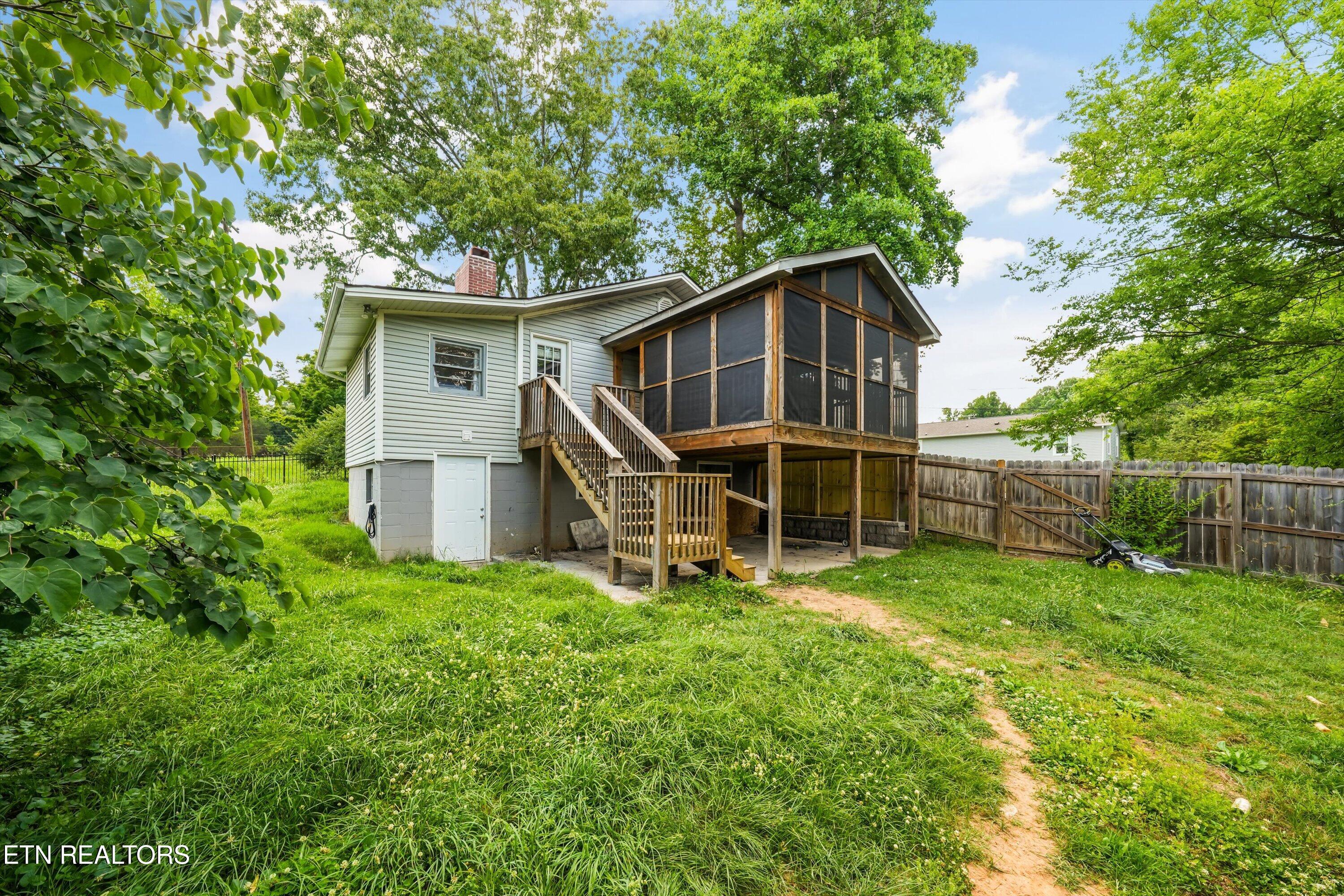 155 Kentucky Avenue Oak Ridge, TN 37830 - Photo 3 of 37 35-155 Kentucky Ave 28