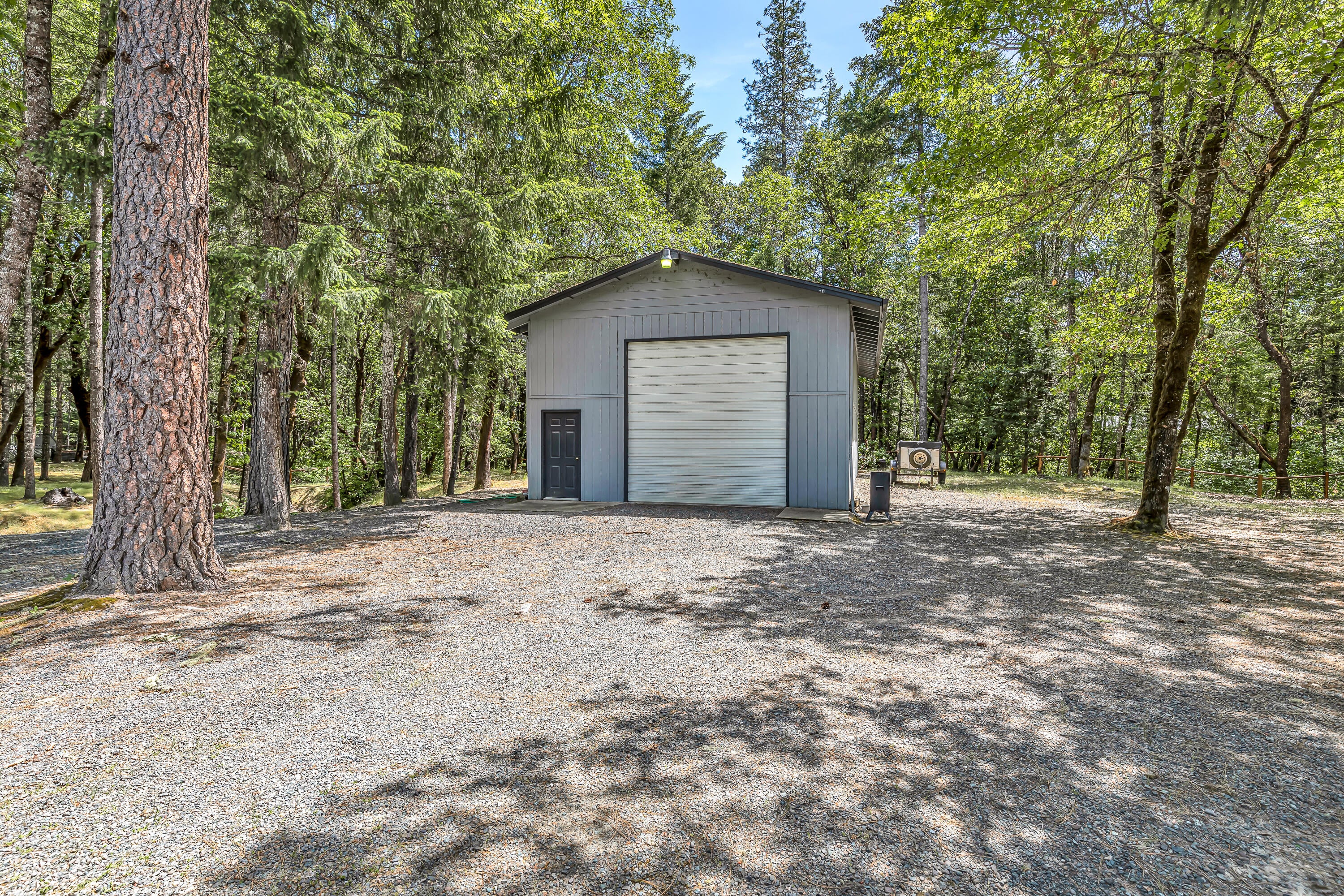 311 Peco Road Grants Pass, OR 97526 - Photo 45 of 67 9R9A1571