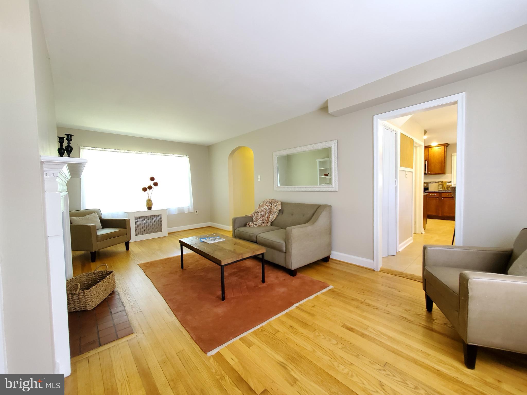 18920 Crofton Road Hagerstown, MD 21742 - Photo 27 of 59 Living Room