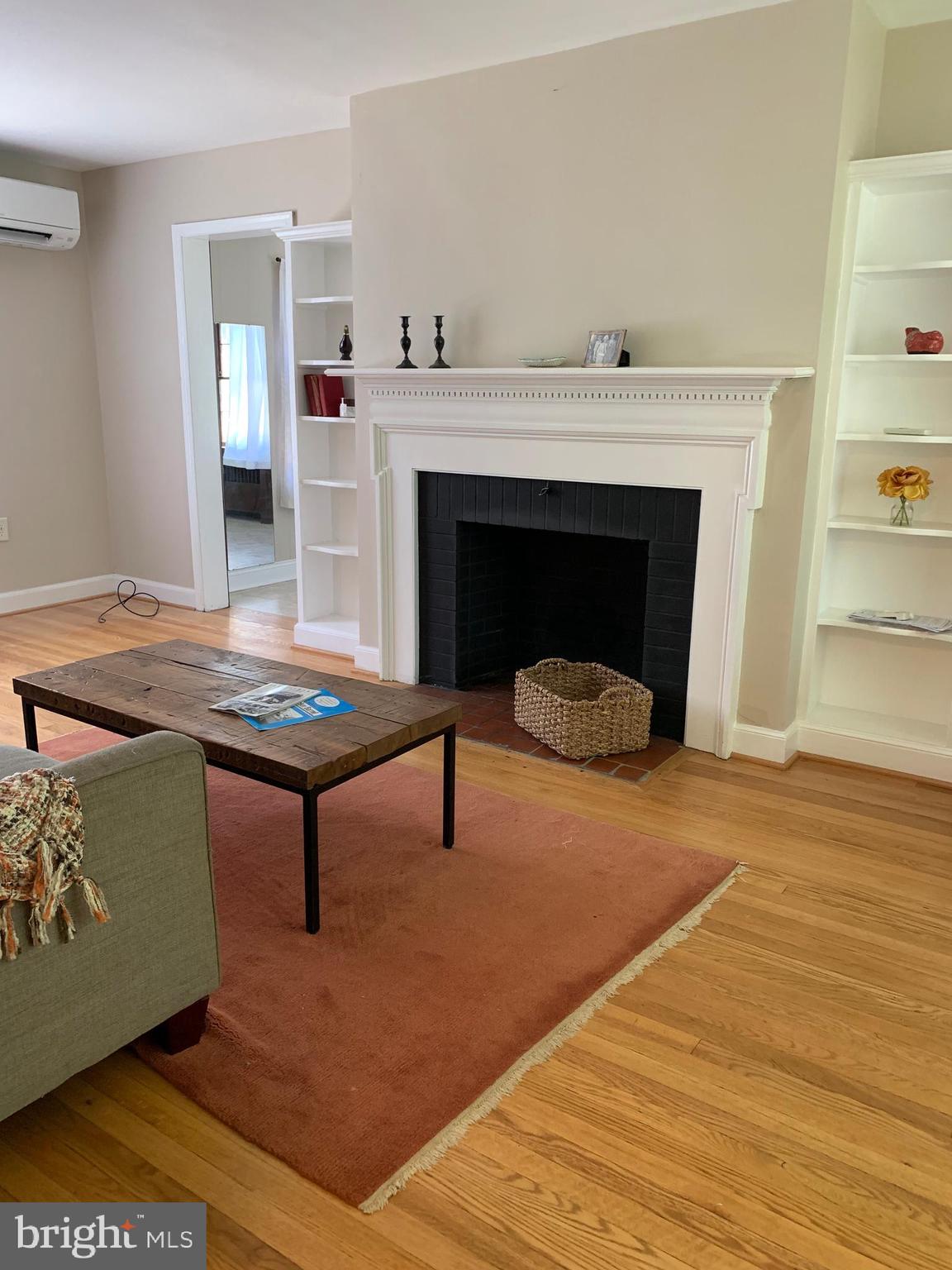 18920 Crofton Road Hagerstown, MD 21742 - Photo 28 of 59 Living Room