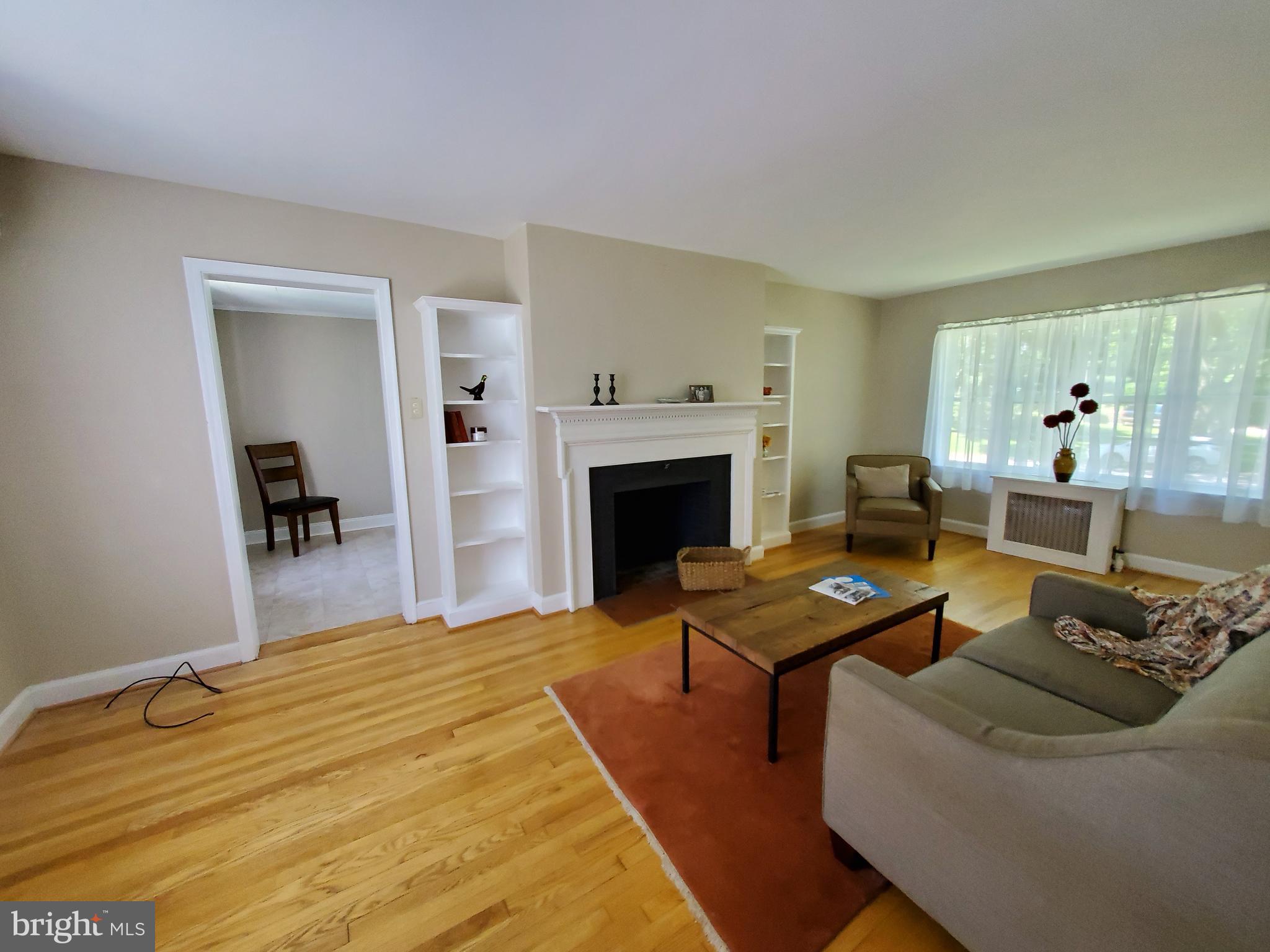 18920 Crofton Road Hagerstown, MD 21742 - Photo 4 of 59 Living Room