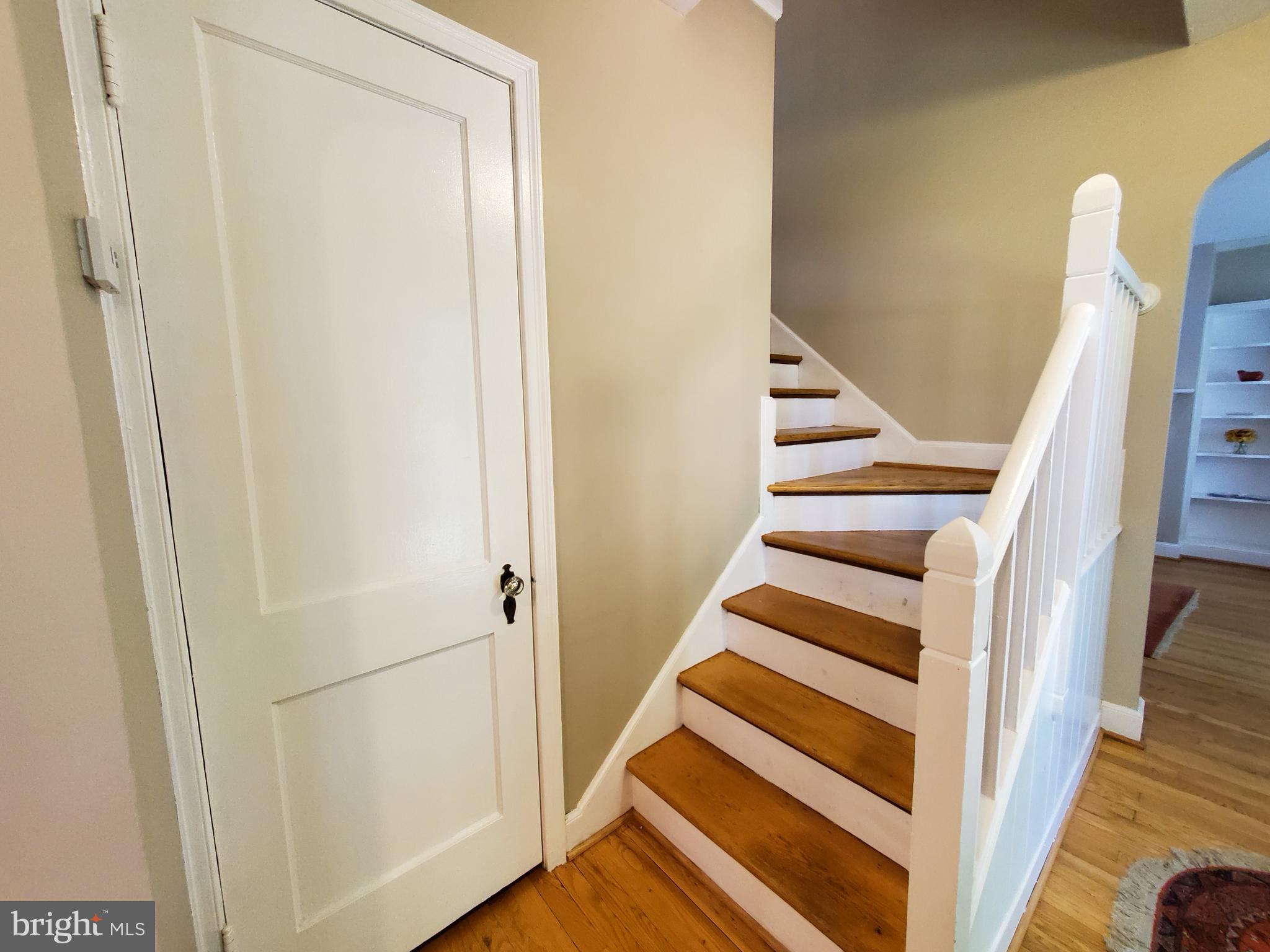 18920 Crofton Road Hagerstown, MD 21742 - Photo 36 of 59 Front Stairs and Coat Closet