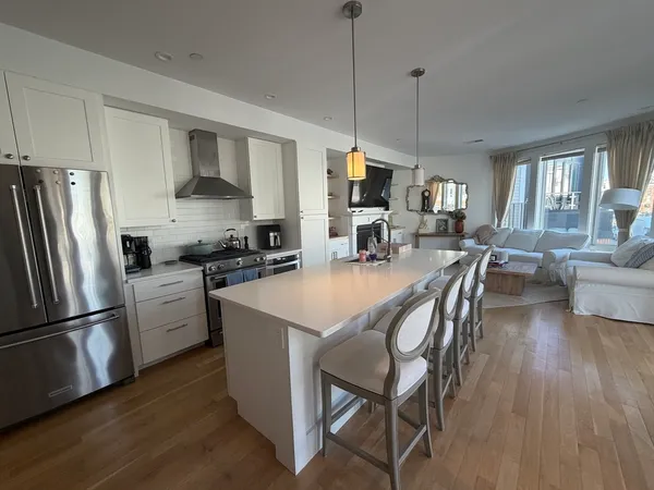 $3,600 | 283 Old Colony Avenue, Unit 1, Boston, MA 02127