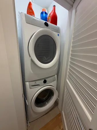 $3,600 | 283 Old Colony Avenue, Unit 1, Boston, MA 02127