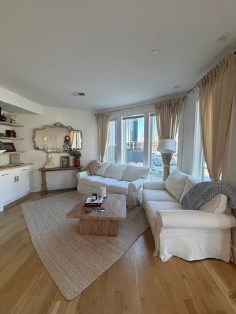 $3,600 | 283 Old Colony Avenue, Unit 1, Boston, MA 02127