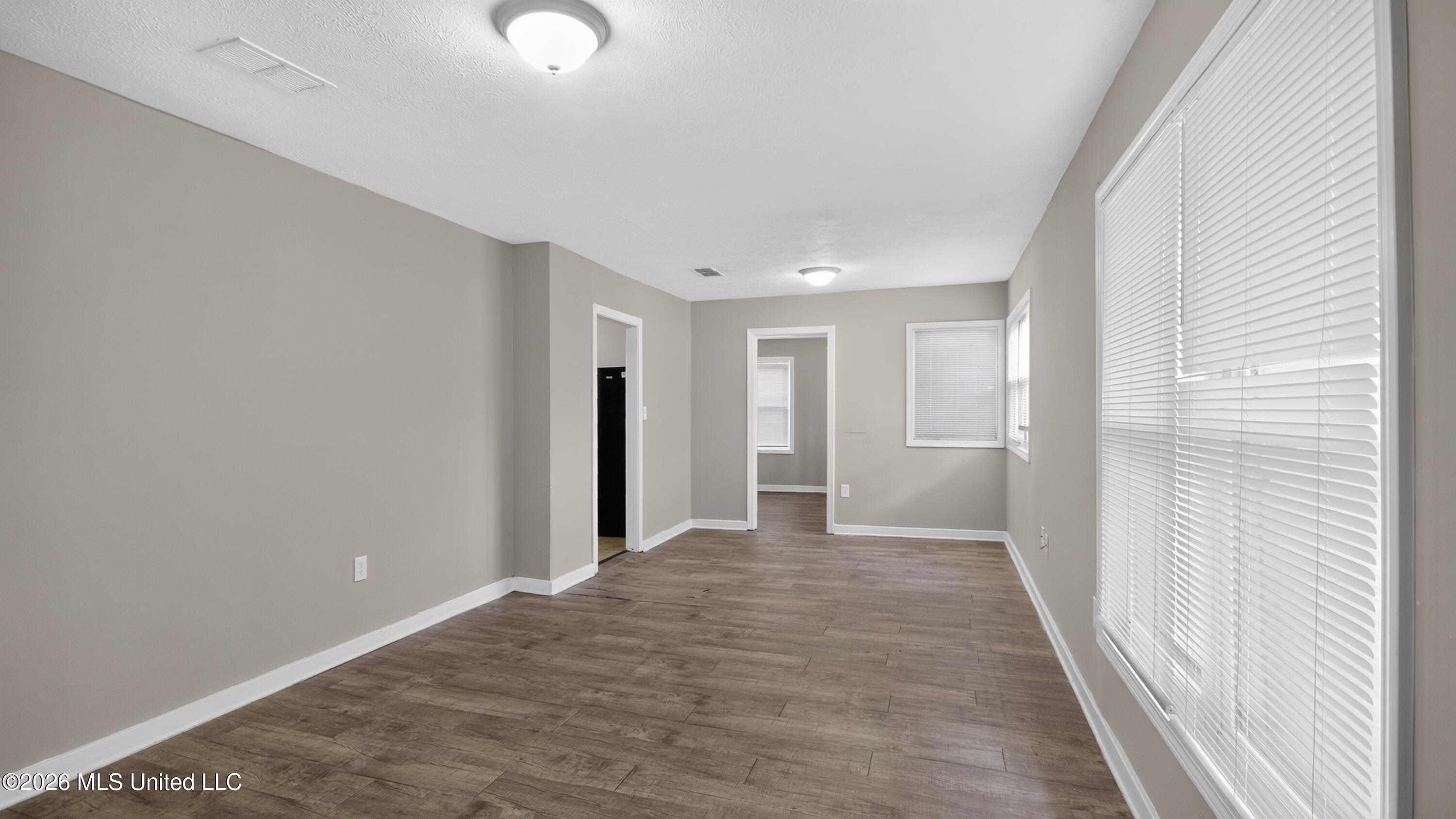 609 Launcelot Road Jackson, MS 39206 - Photo 11 of 30 14_609_Launcelot_Rd-Living_room-0395