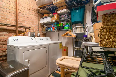 $499,900 | 420 West Ontario Street, Unit 305, Chicago, IL 60654